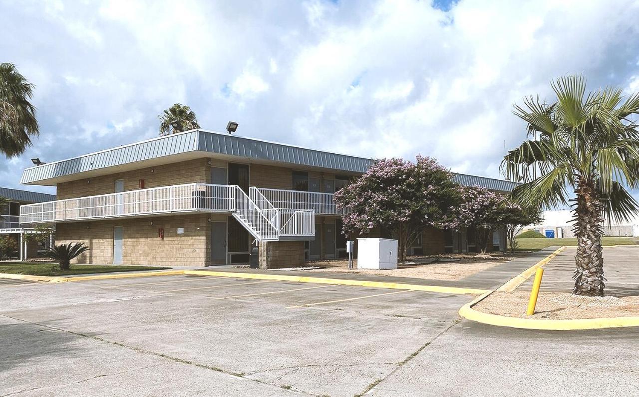 Sky Palace & By Jasper Hotel Beeville